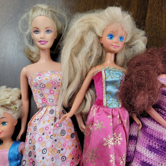 Vintage Barbie Dolls Set of 7 with Accessories - Picture 3 of 16